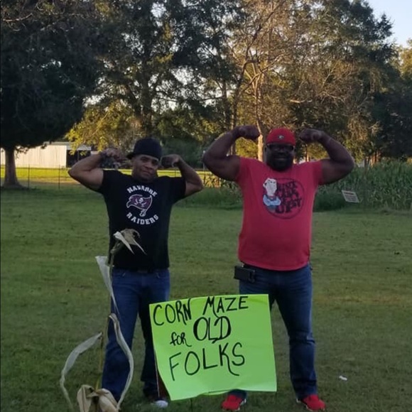 Meet your Posher, Derrick - Picture 4 of 7